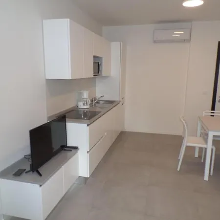 Brand-new Residential Complex With Shared Pool * ביביונה