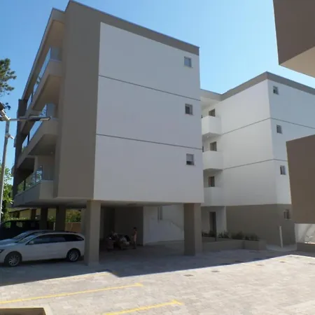 Brand-new Residential Complex With Shared Pool ביביונה